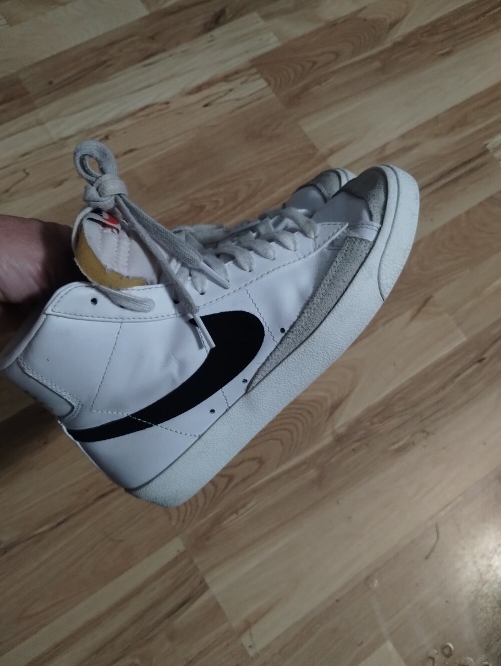 Nike Blazer Mid 77s Size 7 Women's / Mens / Youth